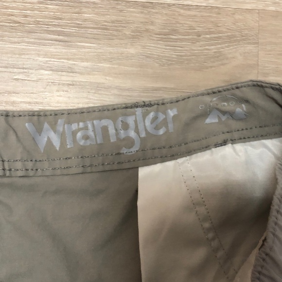Men’s Wrangler Shorts - Picture 3 of 6